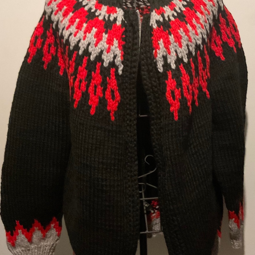 HANDKNITTED    UNISEX  ZIP UP SWEATER LARGE knitter unknown  new no tags SALE